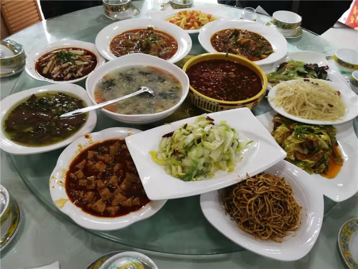 绵阳Cmp冠军沐日旅行社(省青绵阳分社)今天在永新皂角铺西华苑度假村召开迎春联谊会